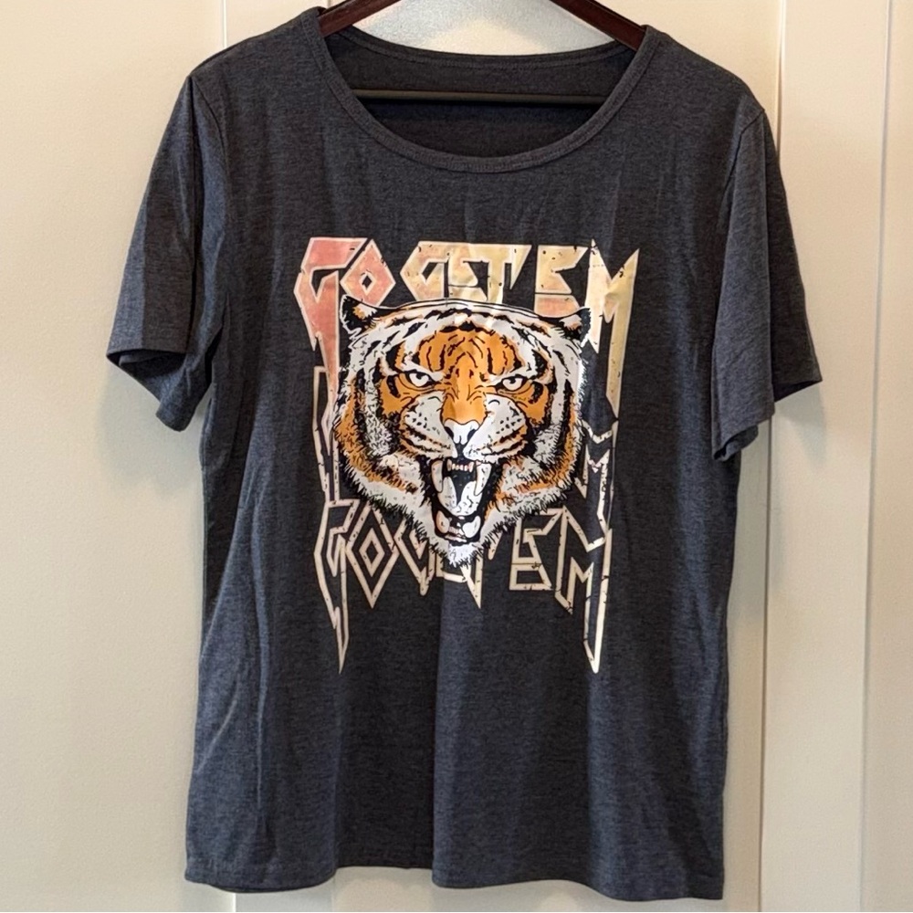 Gray Graphic T-Shirt with Tiger Design